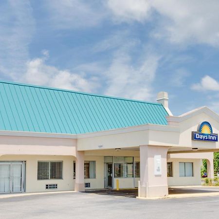 Days Inn By Wyndham Chester Exterior photo