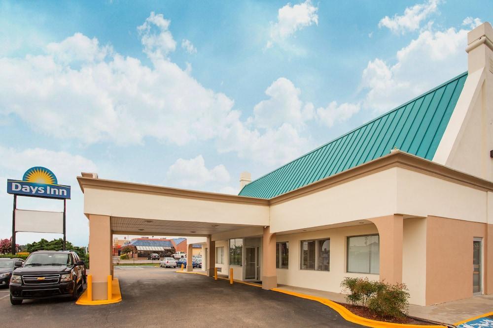 Days Inn By Wyndham Chester Exterior photo