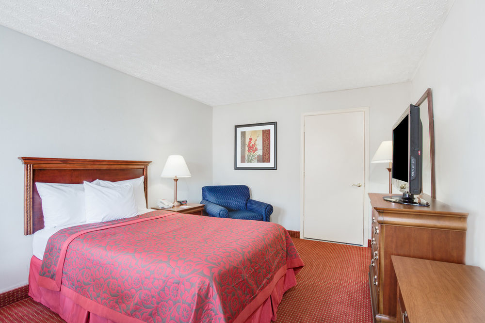 Days Inn By Wyndham Chester Exterior photo