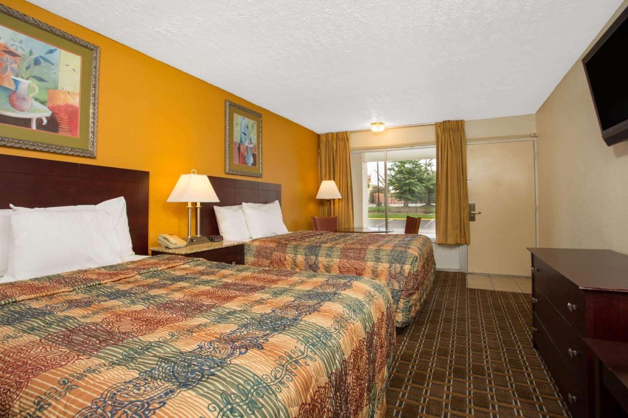 Days Inn By Wyndham Chester Exterior photo
